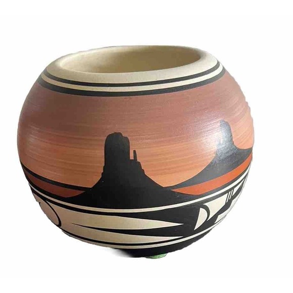 Vintage Native American Indian Art Hand Painted /‎ Desert Skyline - Signed- - Picture 5 of 8